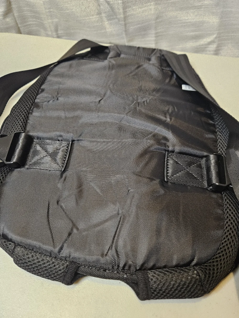 Pawaboo Pet Carrier Backpack, Legs Out, Easy-Fit for Traveling. XL NEW!